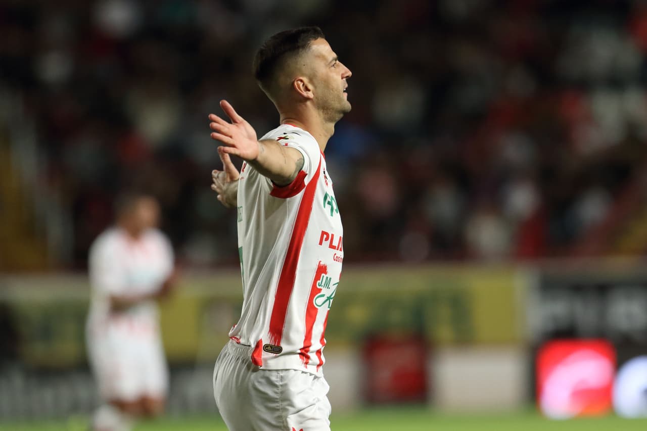 Necaxa evitó que Pumas ganara como visitante por primera vez en el Clausura 2023 luego de la victoria de 3-1 en Aguascalientes con doblete de Édgar Méndez, quien en seis minutos puso en jaque a los visitantes. Los de Rafa Puente Jr. descontaron vía Nico Freire, pero Agustín Oliveros sentenció a favor de los Rayos para sumar tres puntos en la Jornada 7.