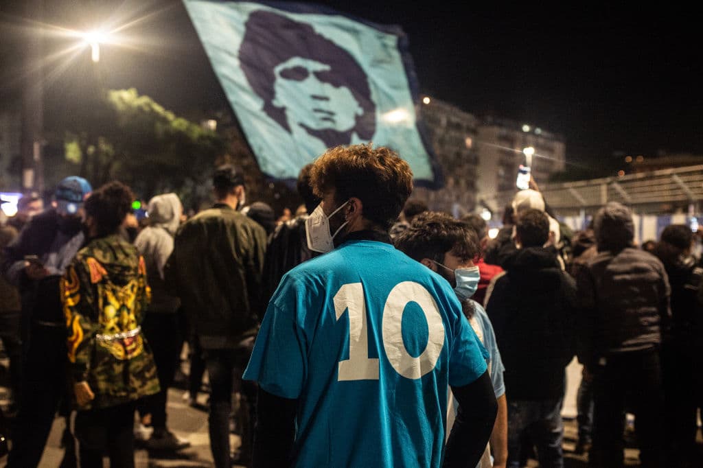 Ha surgido la petición de cambiar el nombre del estadio por el del mítico jugador argentino.
