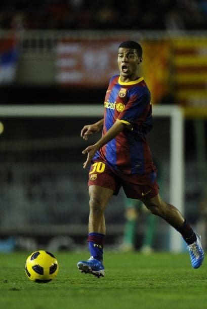 Rafinha regresaría a la institución. Después de que fue prestado al Celta de Vigo, el volante brasileño estaría de vuelta con los blaugranas y sería de mucha utilidad en la media cancha, ya que renovaría un sector en el que Barcelona comienza a hacerse viejo.
