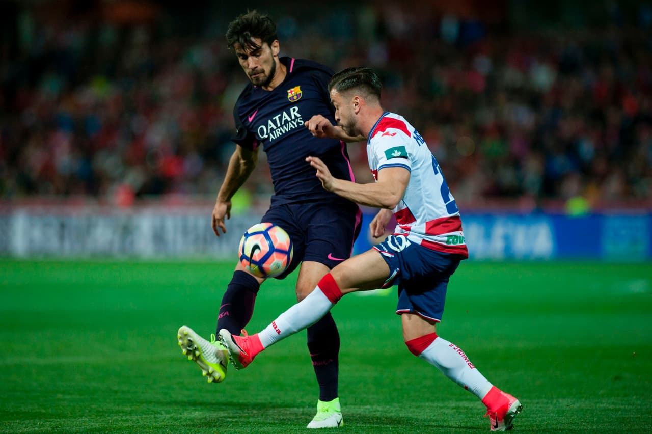 Pese a las paradas de Ochoa ante Paco Alcácer y Neymar, el choque se equilibró en la reanudación, con el Granada presionando más arriba y el Barcelona con problemas para llegar a la meta andaluza.