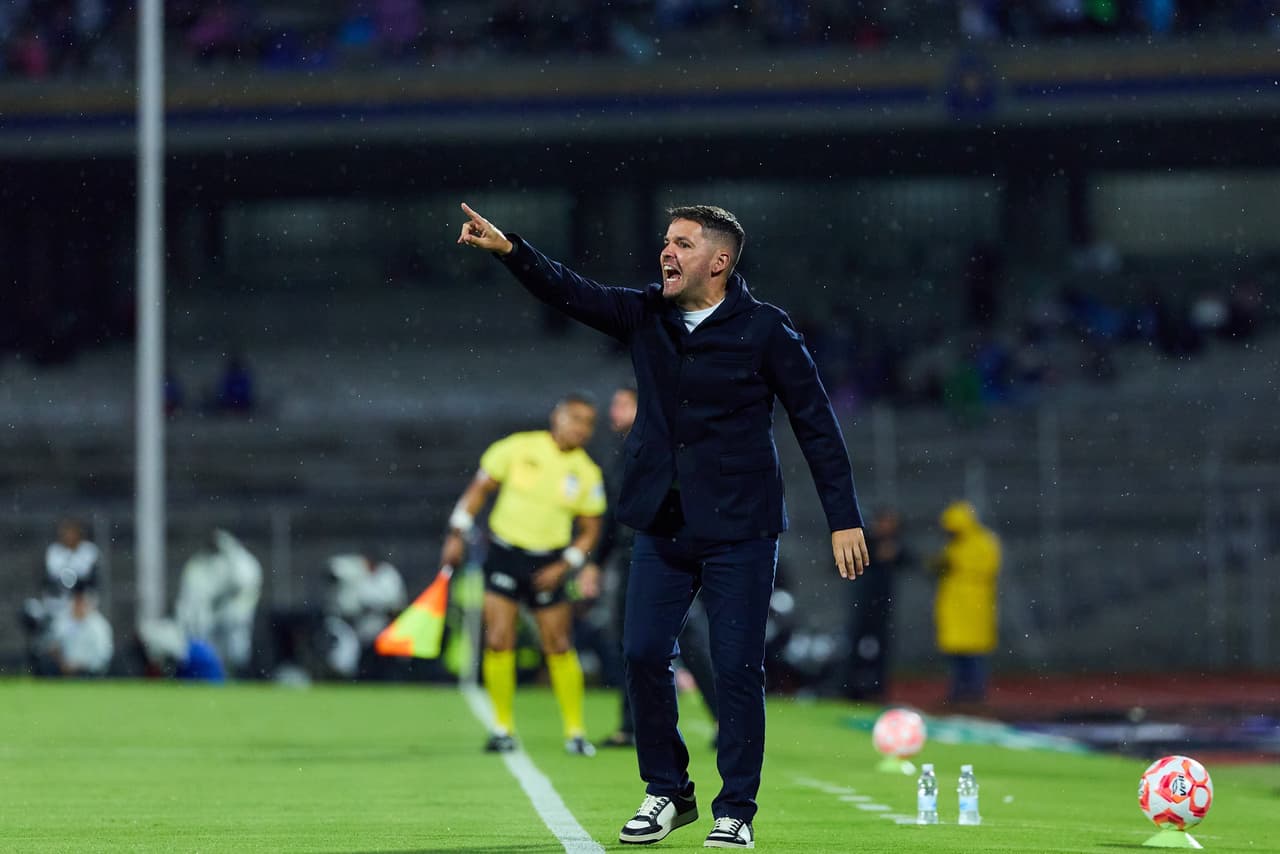 Nicolás Larcamón, Cruz Azul.
<br>Siete Liguillas dirigidas.
<br>4 con Puebla.
<br>2 con León.
<br>1 con Necaxa.