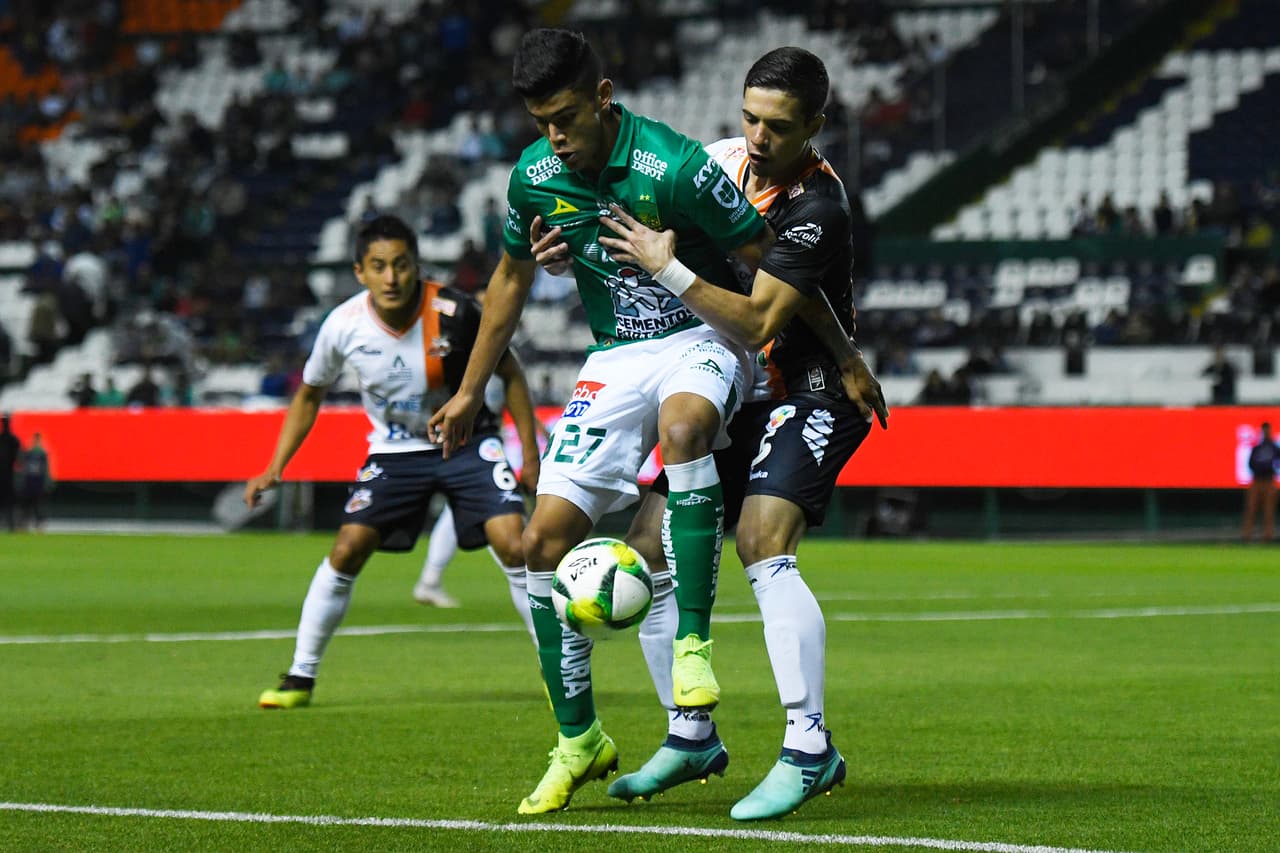 Luego de eso, el León intentó impedir los sobresaltos y adelantó líneas para tratar de tener a raya a un insistente equipo de Alebrijes.