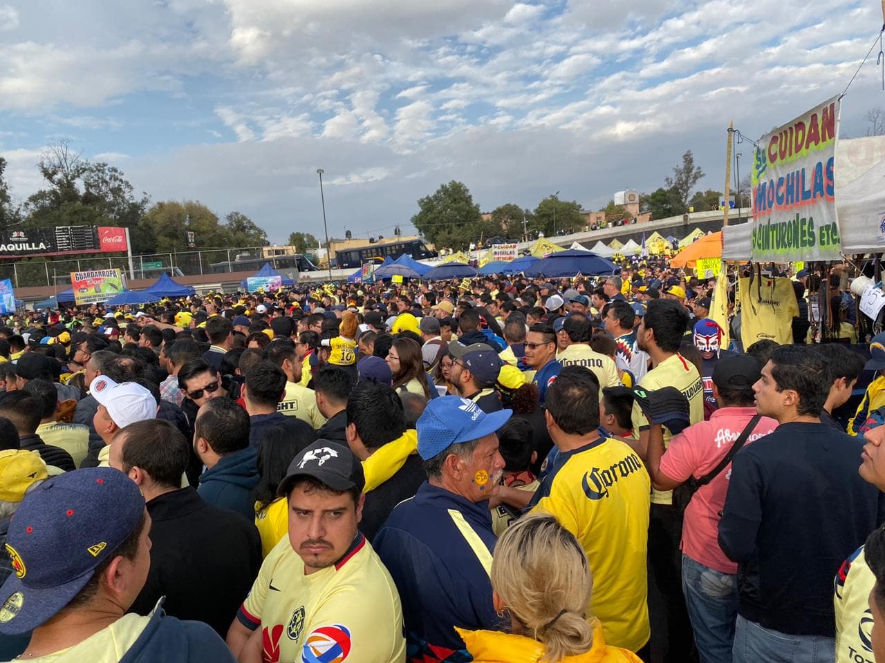 Gran ambiente familiar, en el Estadio Azteca, previo a la final del Apertura '19 entre el América y los Rayados de Monterrey.