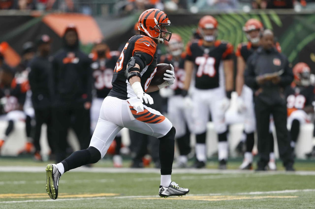 Tyler Eifert de los Bengals está en duda contra Browns debido a una lesión en el cuello