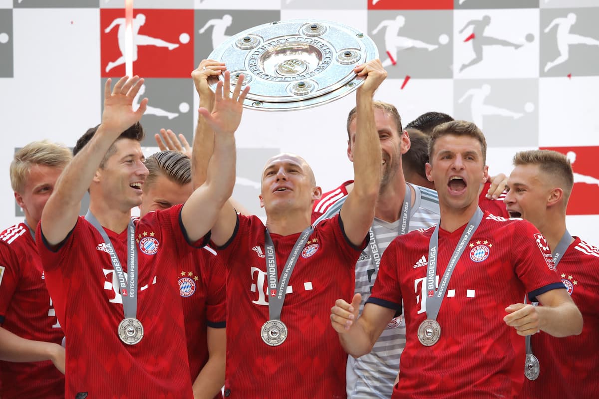 Otros que extendieron su vínculo con Bayern, por una temporada, fueron los experimentados Arjen Robben y Rafinha.