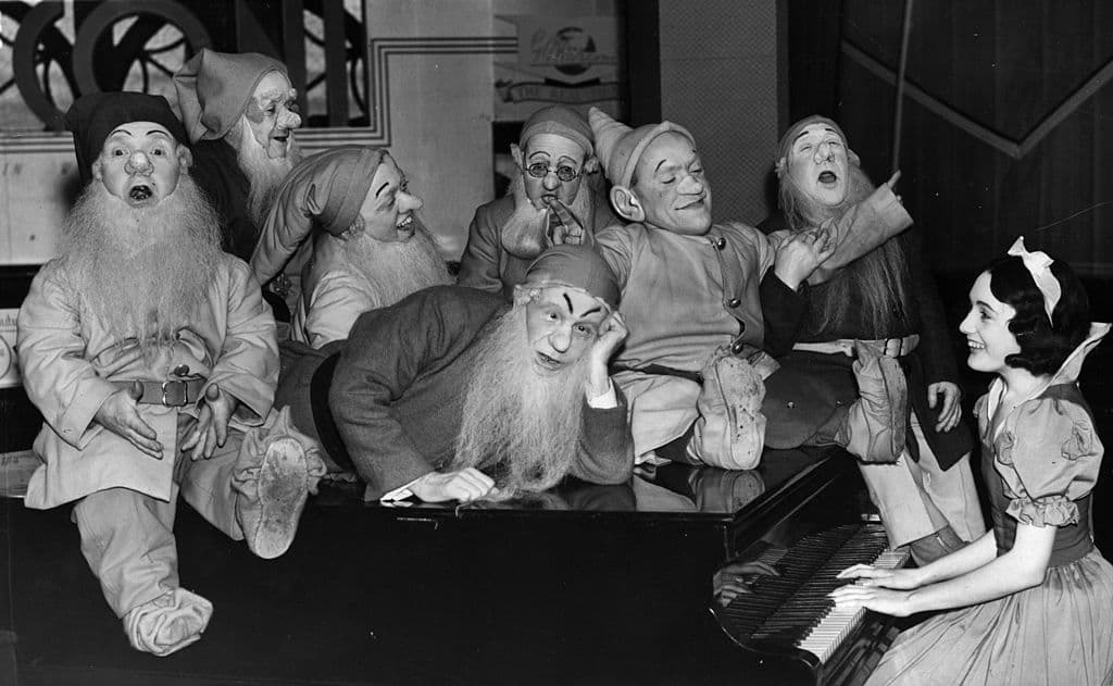 Marc Webb está dirigiendo la adaptación cinematográfica del clásico animado de Disney de 1937.