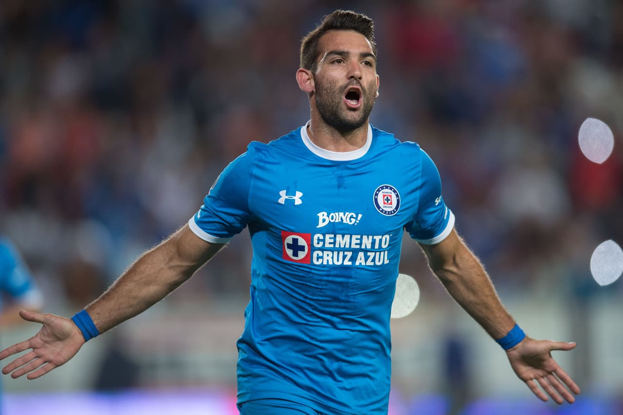 Cauteruccio marcó de penal el segundo de la Máquina. Parecía que Cruz Azul se iba a llevar el triunfo tras la voltereta.