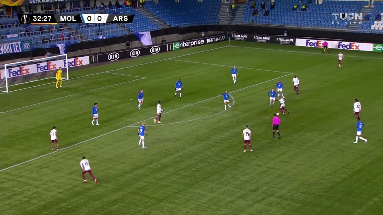 ¡TIRO ATAJADO! disparo por Edward Nketiah.