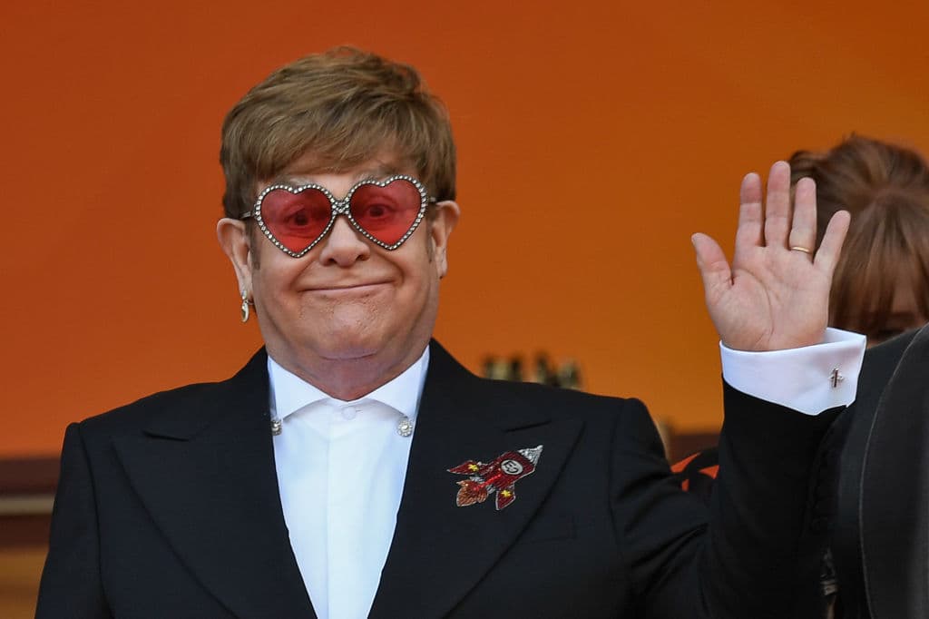 Elton John ha dedicado gran parte de su fortuna a apoyar distintas causas.