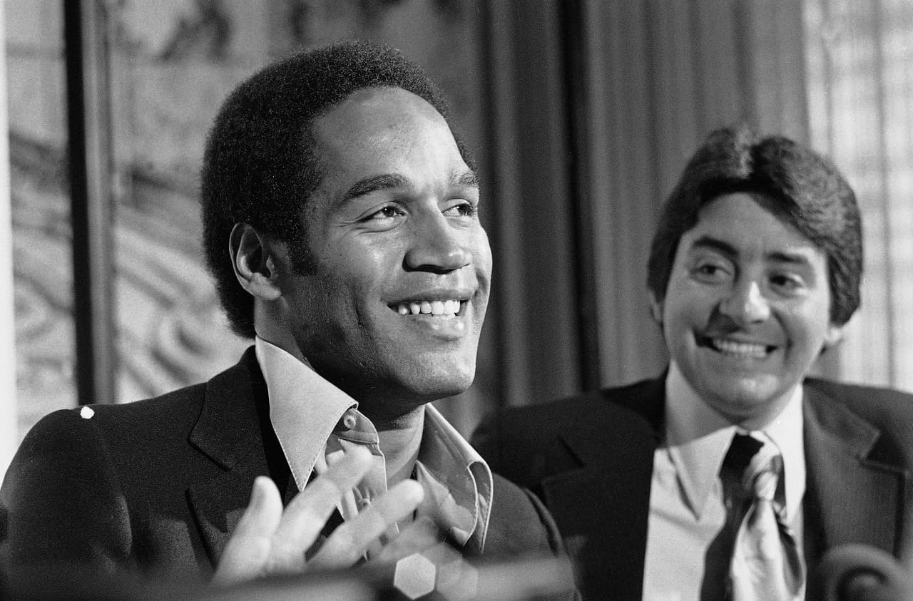 Orenthal James, O.J. Simpson, se convirtió en una celebridad como estrela de cine y presentador de televisión, toda una cara conocida de Estados Unidos.