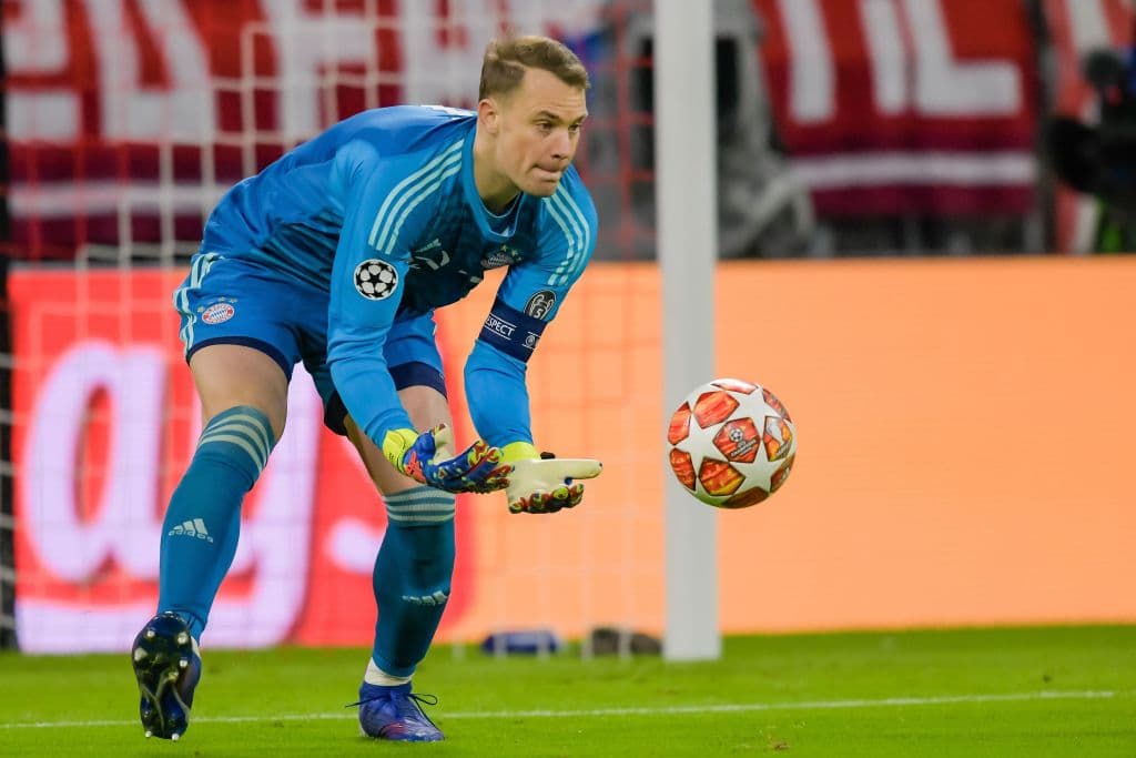 El portero ha sido amigo de su comatriota Mesut Özil des de la primaria ya que eran compañeros de salón.