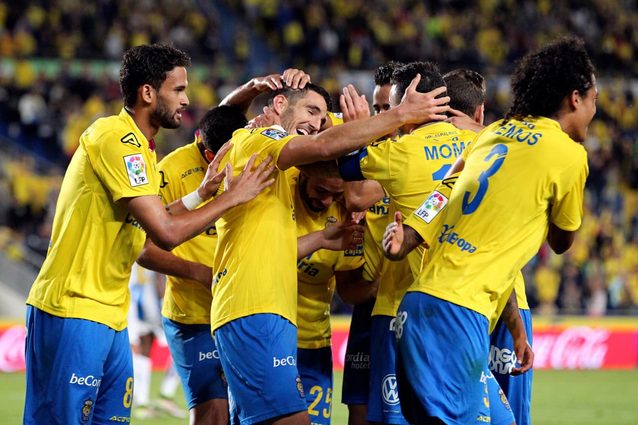 Los jugadores de Las Palmas celebran el tercer gol del equipo canario.
