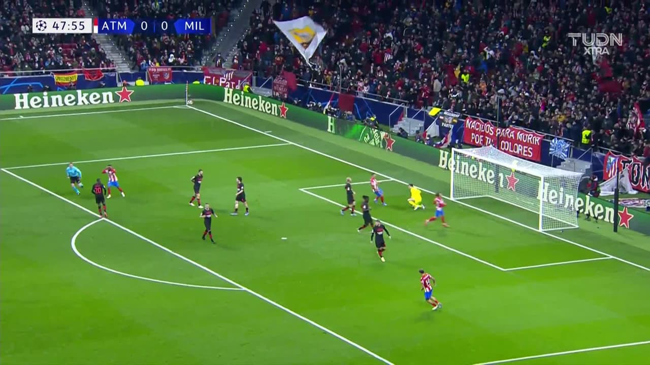 ¡TIRO ATAJADO! disparo por Thomas Lemar.