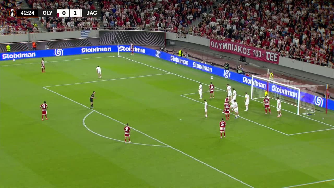 ¡GOL!  anota para Olympiakos. Armando González