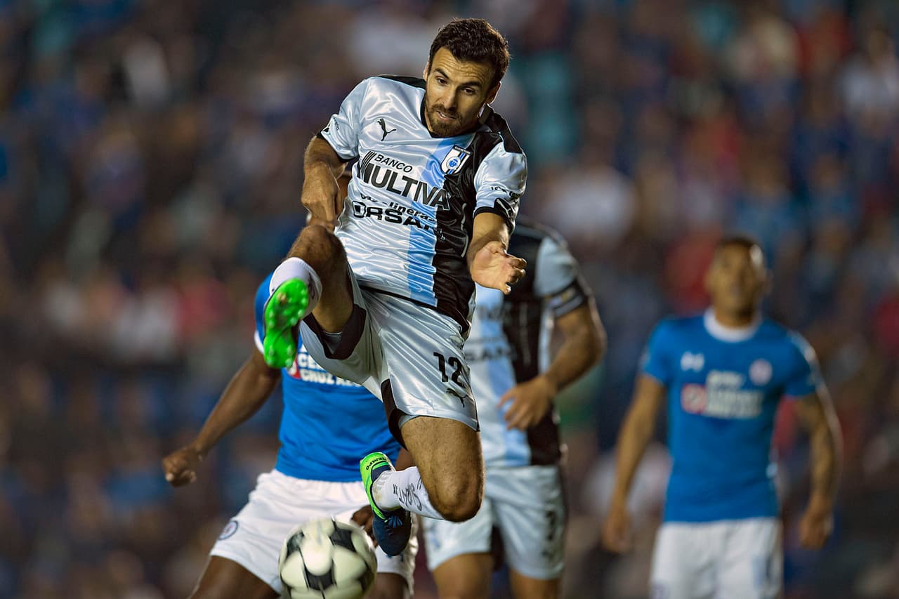 Jonathan Bornstein era el defensa lateral zurdo favorito de Bob Bradley, quien lo llevó a Sudáfrica 2010. Un año después, llegó a la Liga MX con los Tigres de la UANL y ahora vive sus mejores momentos con el Querétaro.