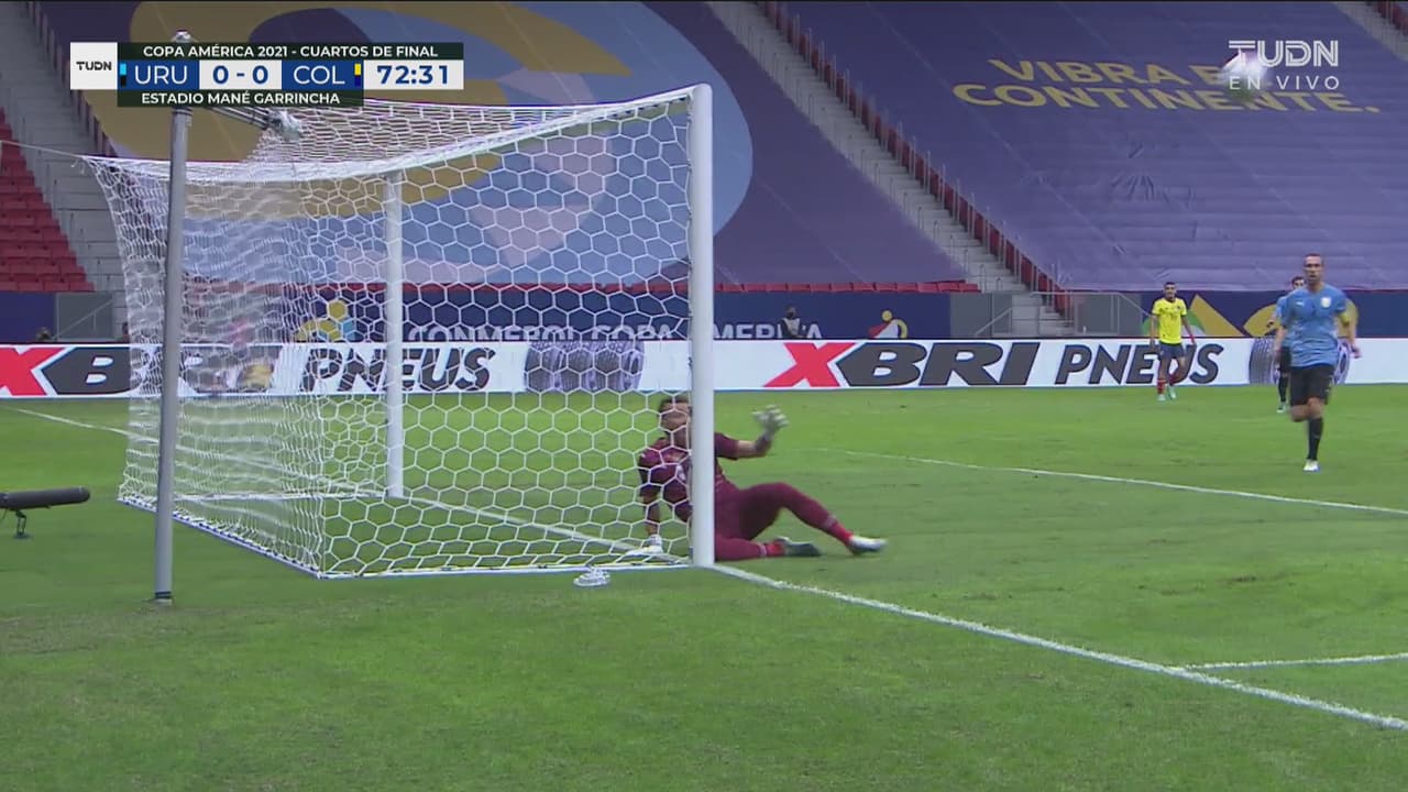 Fernando Muslera le ahoga el grito de gol a Duván Zapata