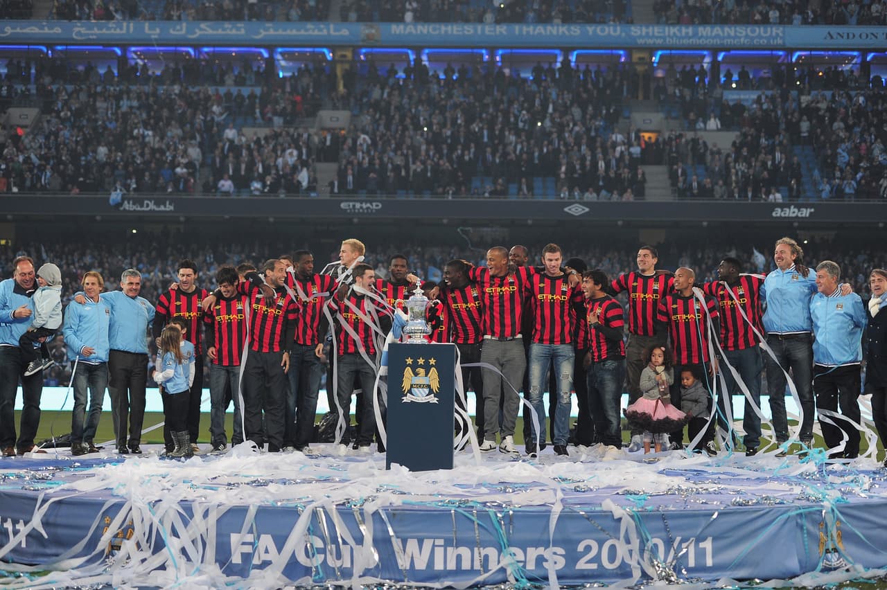 En su primer año con el Manchester City, Silva hizo parte del plantel campeón de la F.A. Cup ante Stoke City.