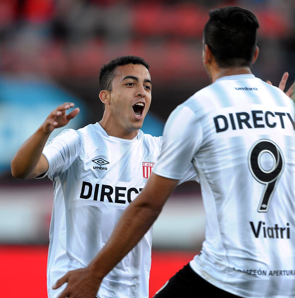 Estudiantes venció 2-1 a Racing y se consolidó de líder en Argentina