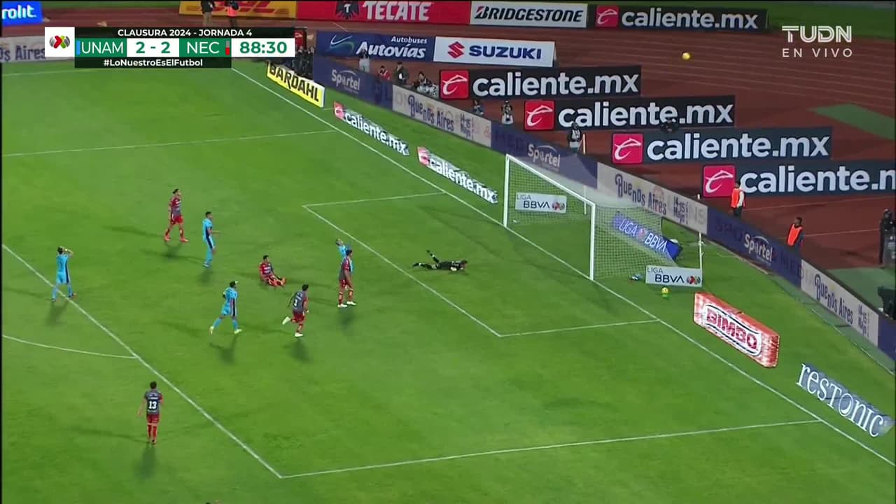 ¡TIRO ATAJADO! disparo por Guillermo Martínez.