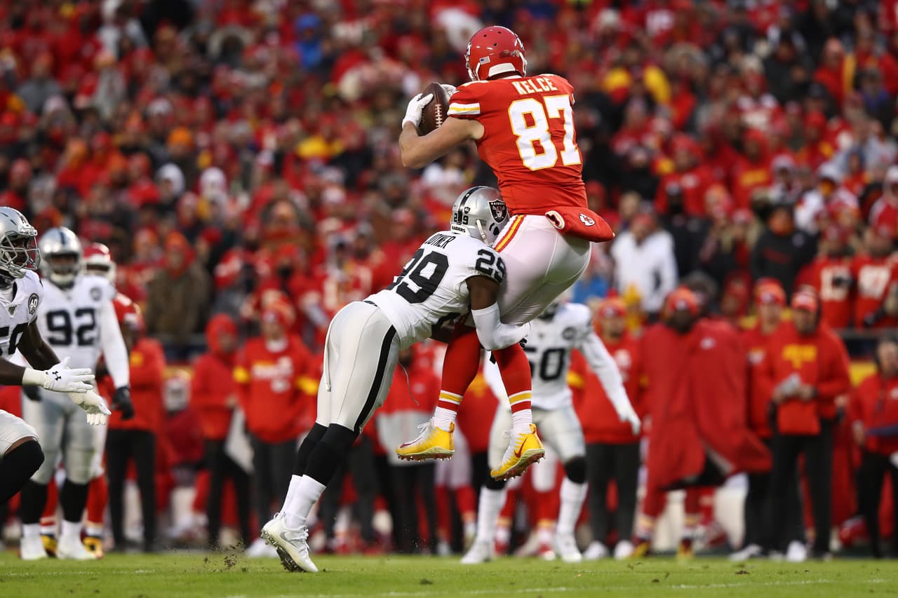Con unos Chiefs intratables, Oakland sucumbió en Arrowhead tras ser vapuleado por uno de los candidatos de la AFC.