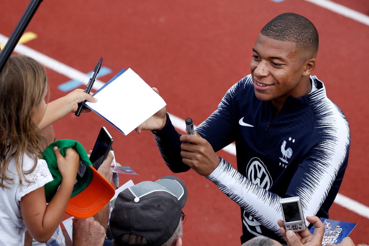 Es la primera vez que los "bleus" se juntan tras haber ganado el pasado mes de julio el Mundial y lo hacen para enfrentarse el próximo jueves a Alemania y el domingo a Holanda en la Liga de Naciones.
<br>