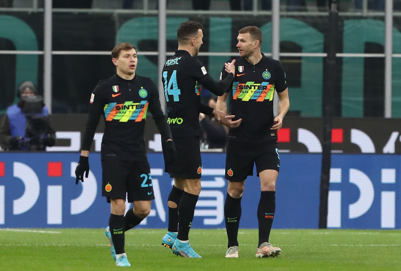La delantera del Inter carbura y con los goles de Edin Dzeko y Alexis Sánchez, los Azzurris vencen 2-0 a la Roma y se meten en las semifinales de la Coppa Italia.