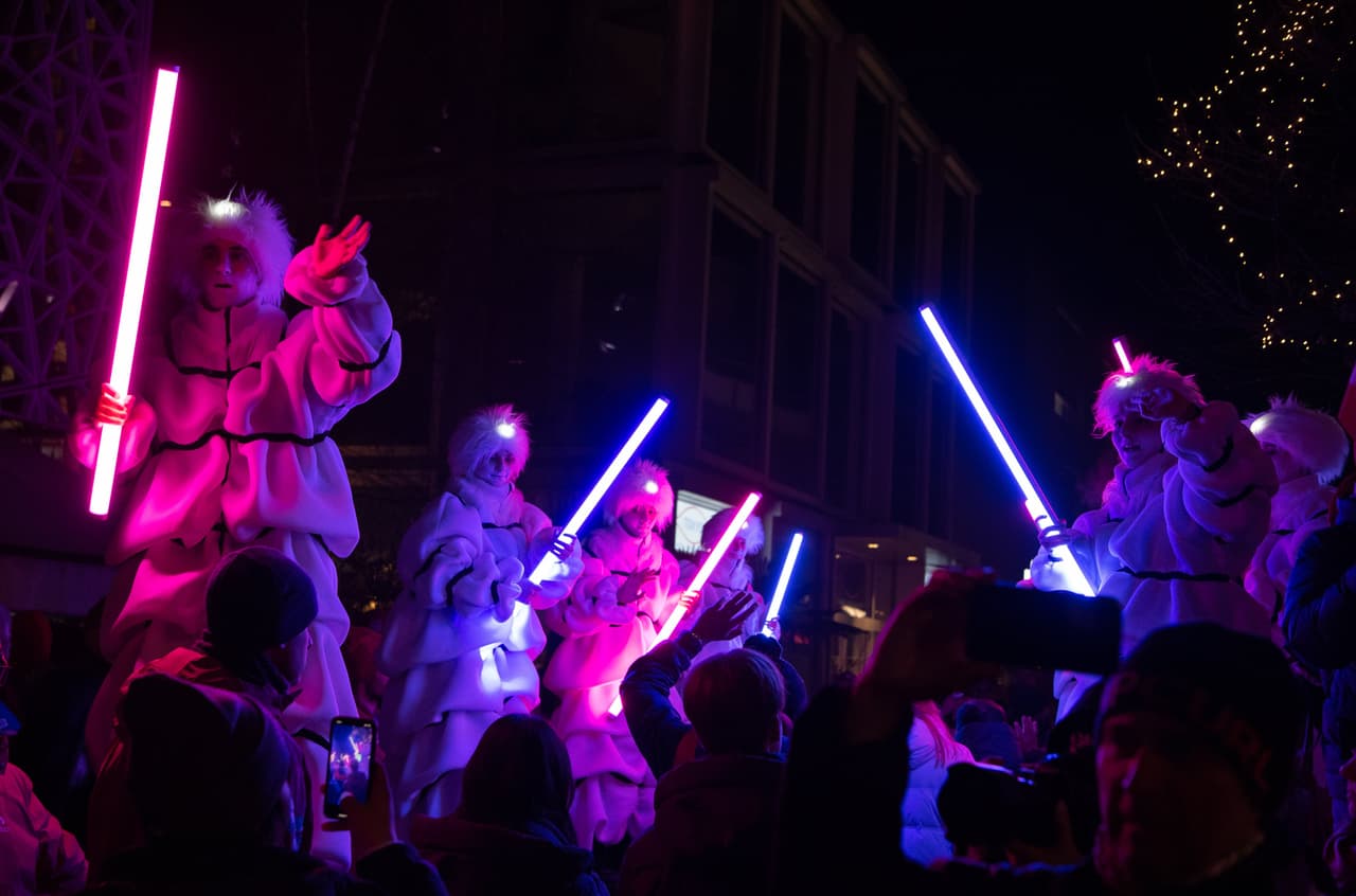 Se clausuran los Juegos Olímpicos de la Juventud en Lausana y se pasa la bandera olímpica a Corea del Sur, próximo anfitrión en cuatro años.