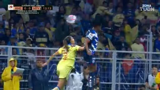 Rayadas intenta con el juego aéreo en dos ocasiones y Velasco responde