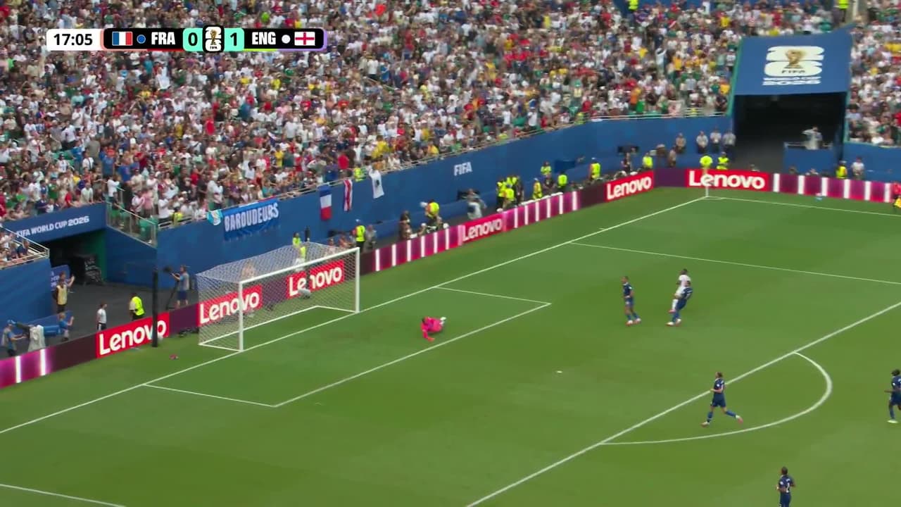 ¡GOL!  anota para Inglaterra. Ezri Konsa