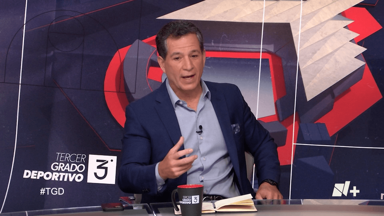 Alarcón: "Santiago Giménez es un fenómeno en ciernes, no es un crack"