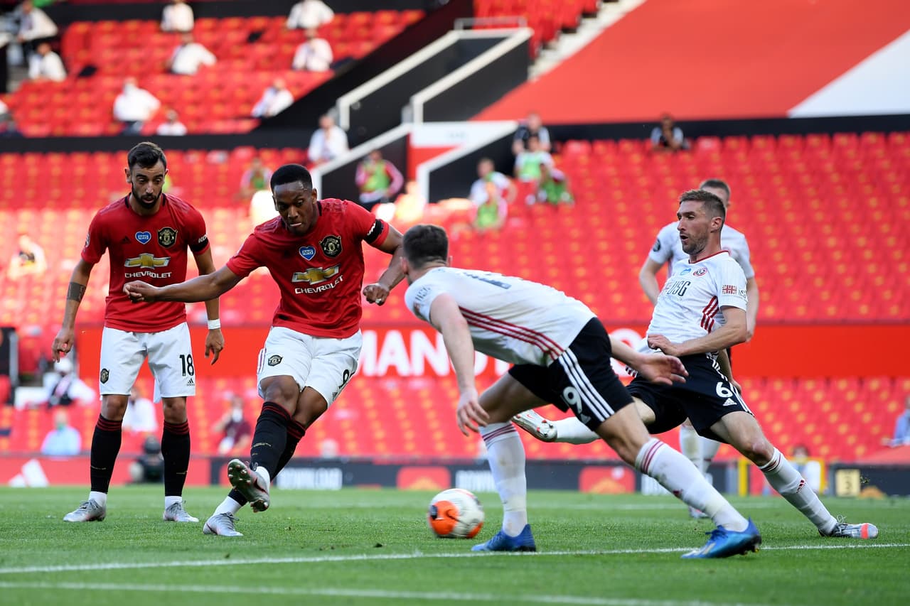 El Manchester United destroza al Sheffield 3-0 con hat-trick de Martial en Old Trafford y se aferra a puestos europeos.