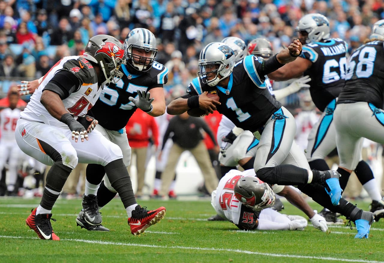 Carolina se mete a playoffs con sufrida victoria sobre Tampa Bay