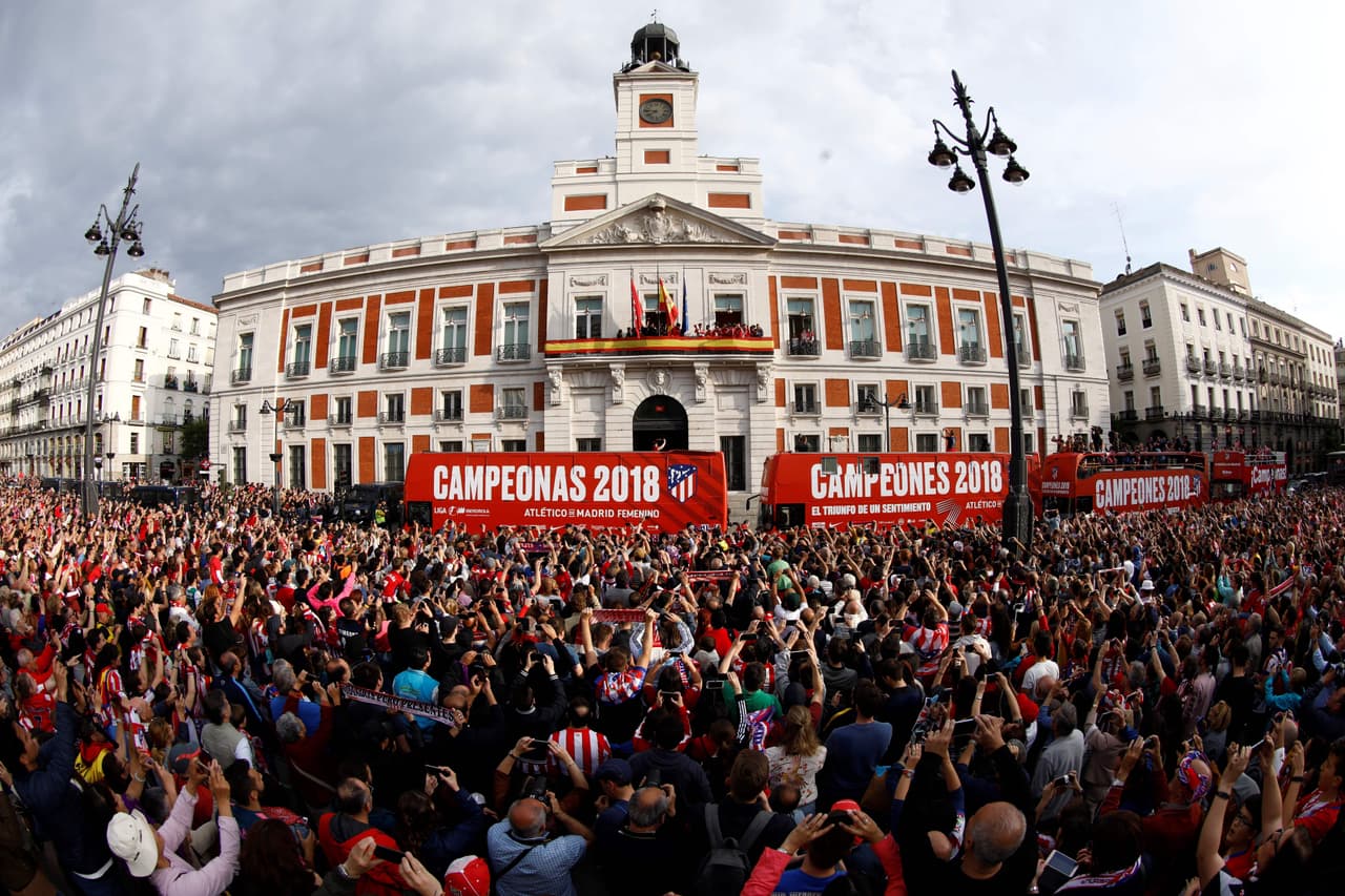 Donde los esperaban ansiosos miles de aficionados a quienes ofrecerían el título de la Europa League.