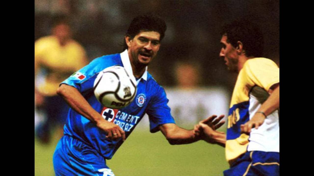 Por si fuera poco, llegó a la final de la Copa Libertadores reforzando el ataque de la Máquina Celeste en 2001.