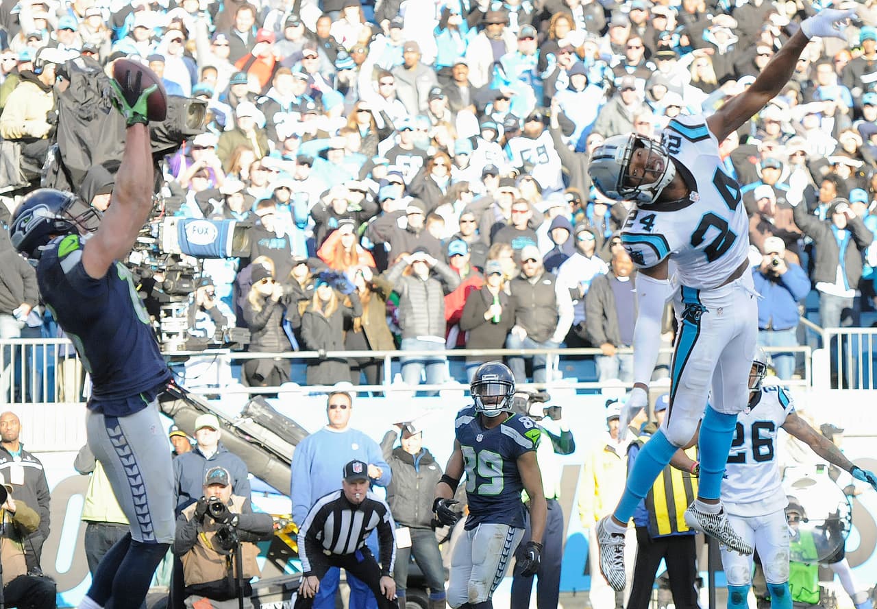 Esta es la primera ocasión en la historia de la NFL en que un equipo anota 20 o más puntos sin respuesta en la primera mitad y el otro le responde con 20 puntos o más sin respuesta en el complemento.