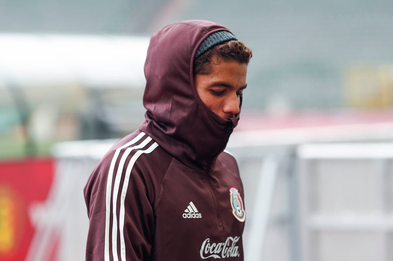 Al final, el frío hizo mella en los jugadores del Tri que se retiraron del campo bien abrigados.