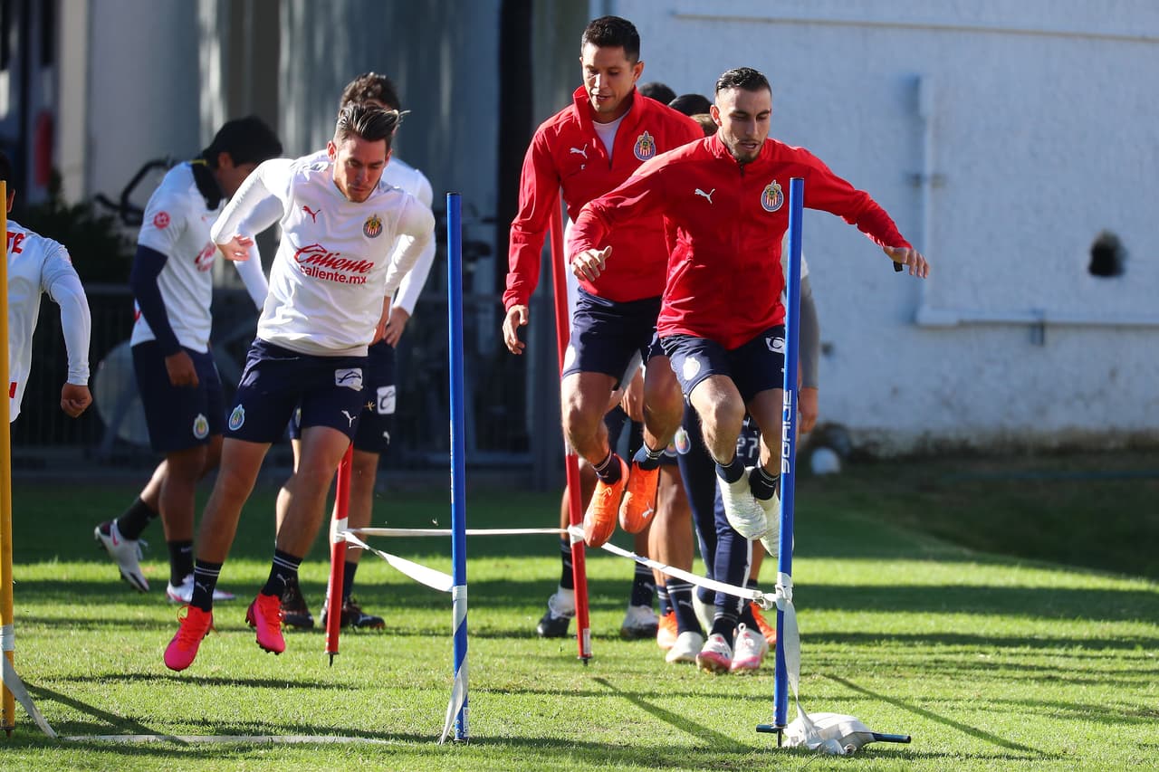 Las Chivas del Guadalajara se preparan con fuertes entrenamientos en Verde Valle para su primera fecha del torneo Guard1anes 2021, que será este viernes a las 19:30 ante el equipo de Puebla en el Estadio Cuauhtémoc.