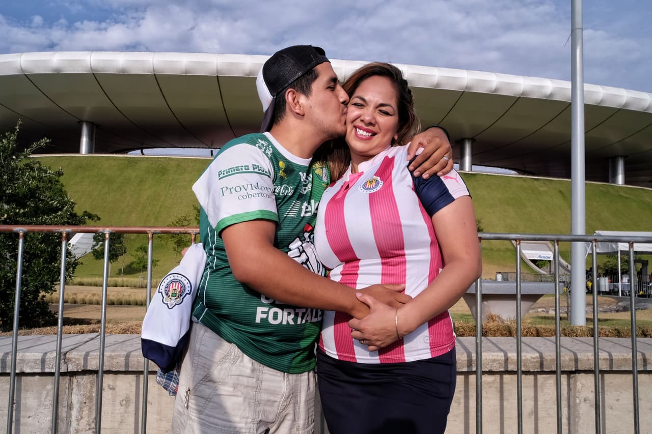 Los colores de Chivas de Guadalara y de León encontraron la alegría de los hinchas como su mejor lugar para vivir la fiesta de la Jornada 16 del Clausura 2019.