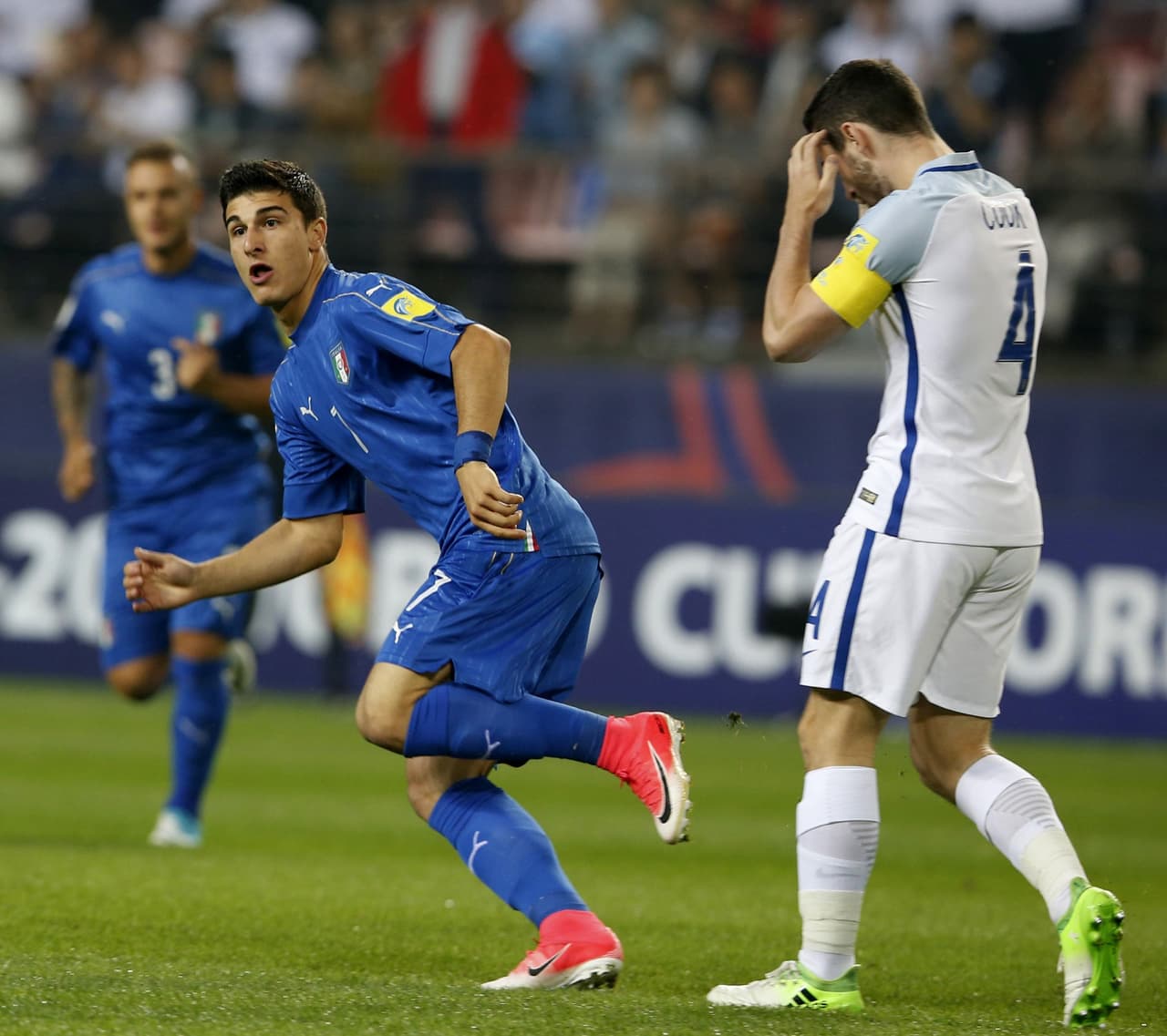 Sin embargo, no todo fue alegría. Al minuto 2 los italianos se fueron en ventaja con anotación de Riccardo Orsolini.