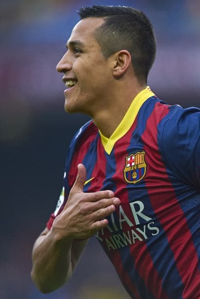 Alexis abrió en apenas 7 minutos lo que parecía iba a ser una fiesta. Un mal pase de Messi llegó por suerte al chileno que puso el 1-0.