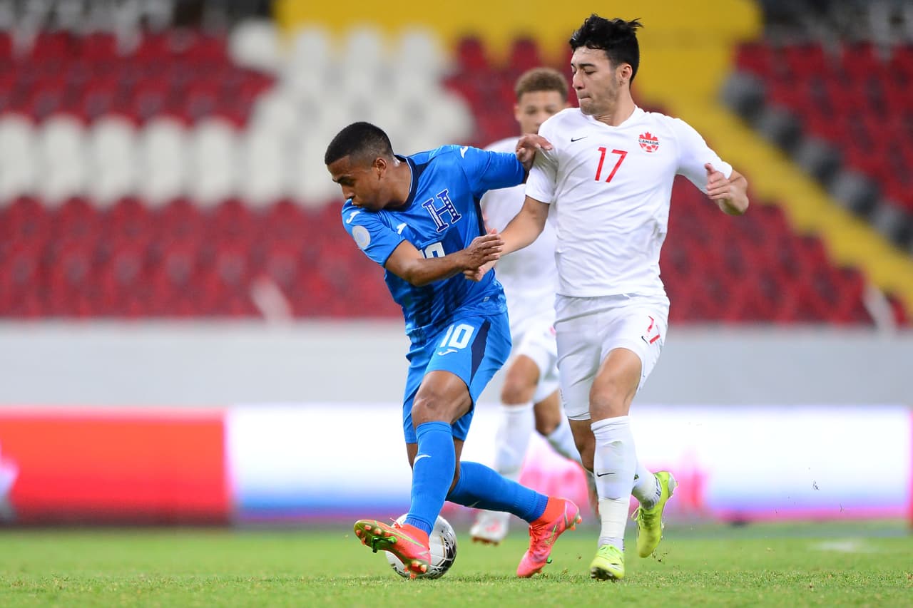 Denil Mladonado y Derek Cornelius fueron los encragados de anotar en el empate 1-1 que le dio el pase a semifinales a Honduras y Canadá.