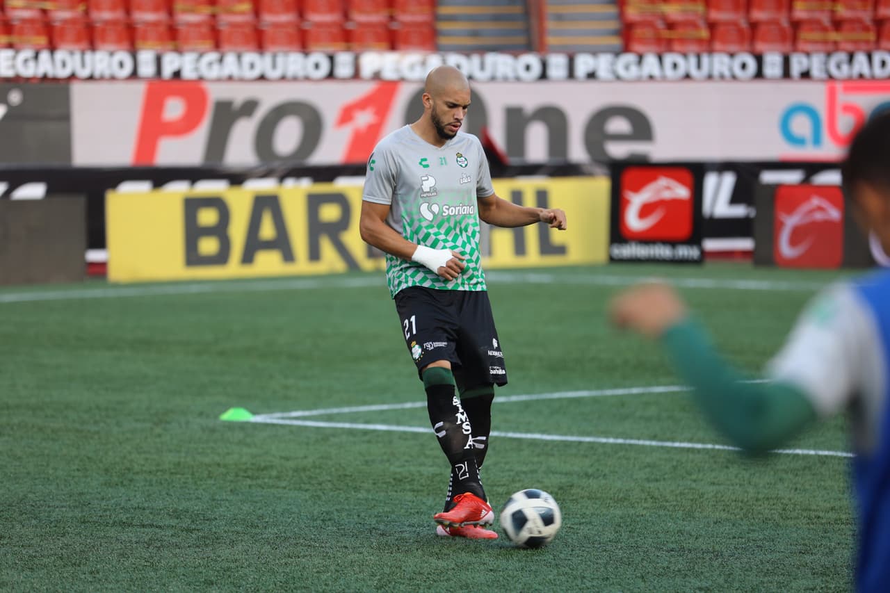 Fue Doria quien empató el partido con un golazo de tiro libre al 86'.