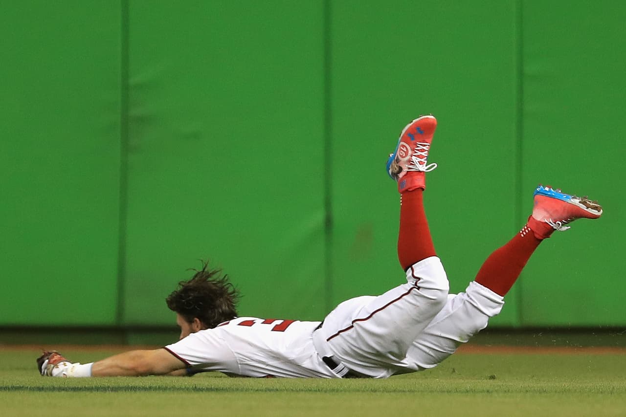 Y fue el propio Harper que protagonizó la jugada defensiva del juego tras realizar una espectacular atrapada en el jardín derecho.