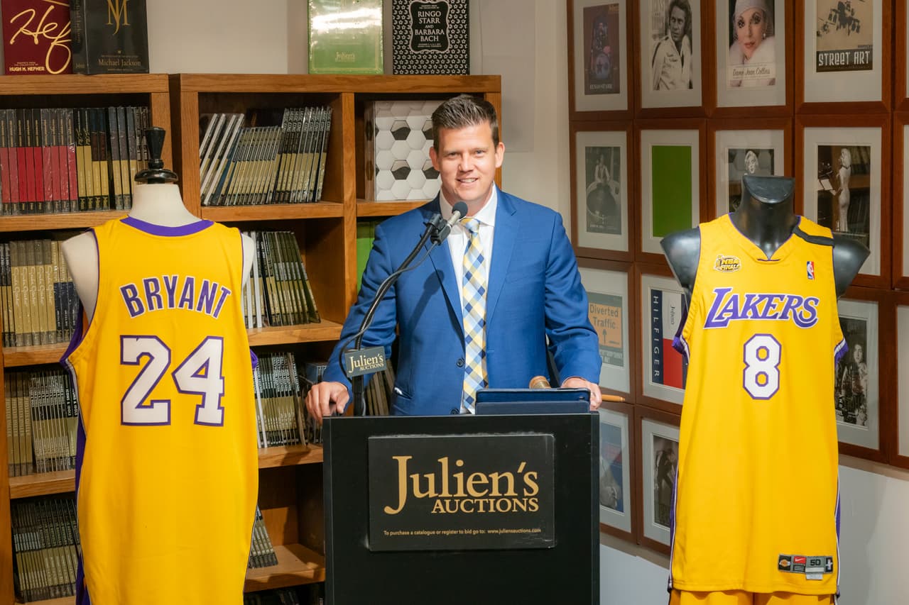 Objetos subastados de Kobe Bryant superan las expectativas