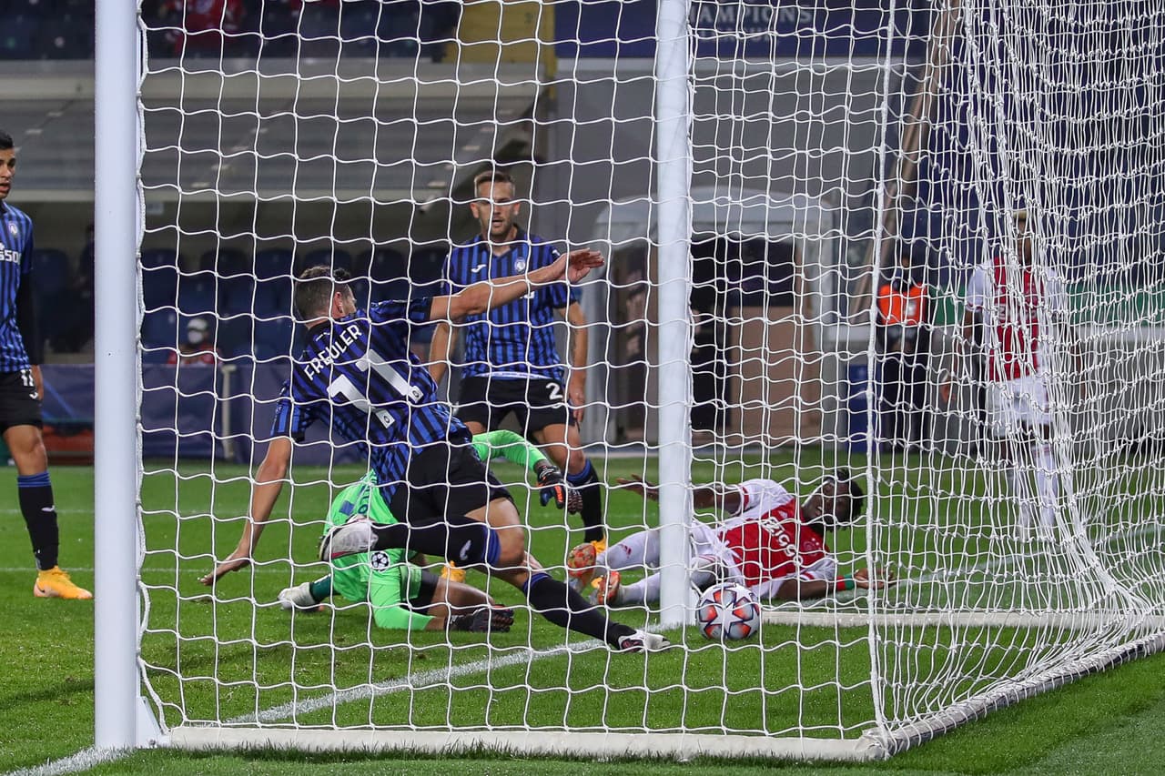 Atalanta 2-2 Ajax | Zapata (54’, 60’) hizo doblete para empatar el encuentro. Por el conjunto neerlandés marcaron Tadic (30’) y Traoré (38’). El cuadro italiano recibirá al Liverpool y Ajax visitará al Midtjylland en la J3.