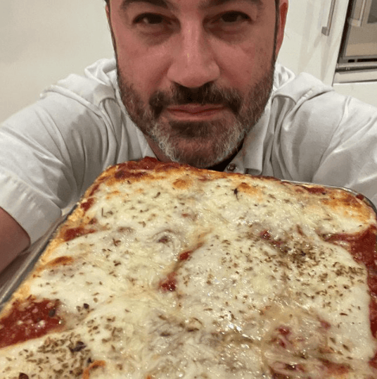 El conductor se tomó una 'selfie' con su cena.