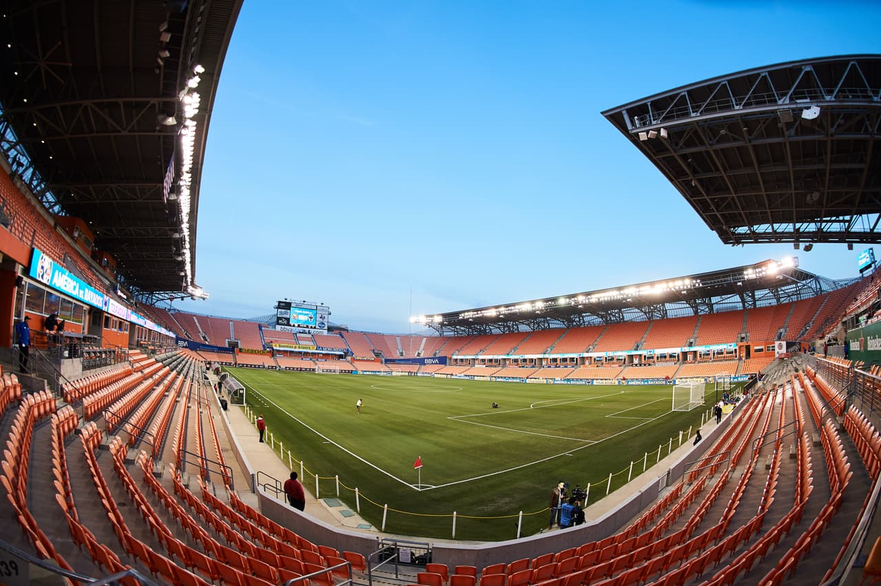 Salvador Cabañas recibió un reconocimiento durante el encuentro pero no fue noche redonda por la derrota de las Águilas ante Monterrey.