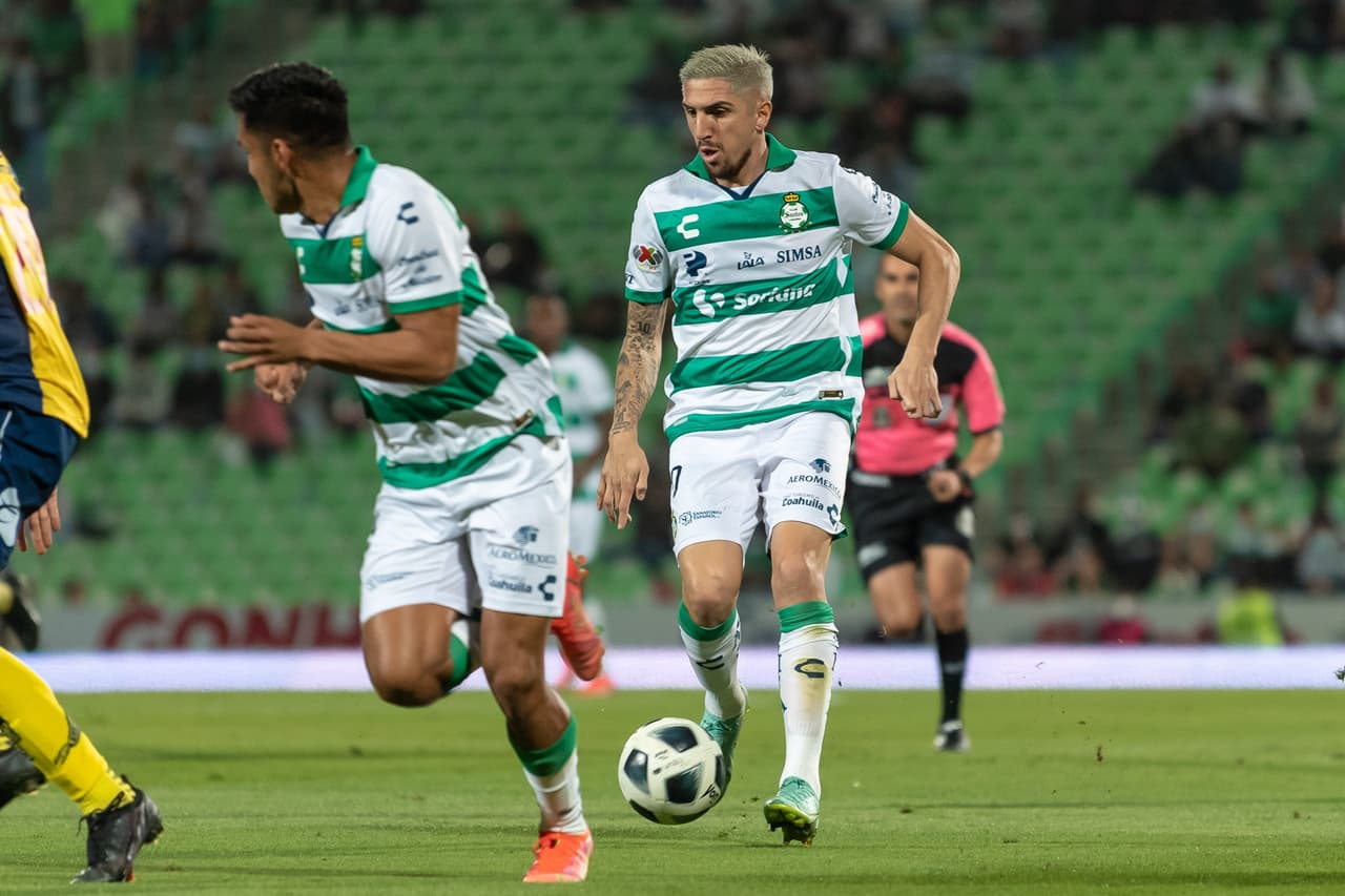 El chileno volvió el viernes de las elimiantorias sudamericanas y solo tuvo un entrenamiento antes del importante juego contra los potosinos.