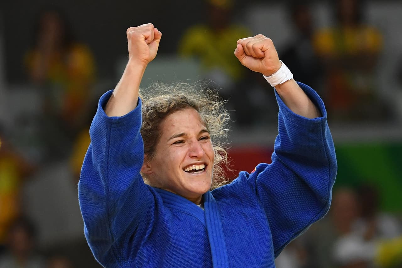 La judoca argentina Paula Pareto al ganar la medalla de oro en la categoría 48 kilogramos.