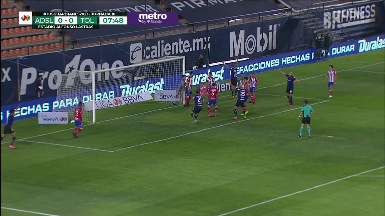 ¡TIRO ATAJADO! disparo por Miguel Barbieri.